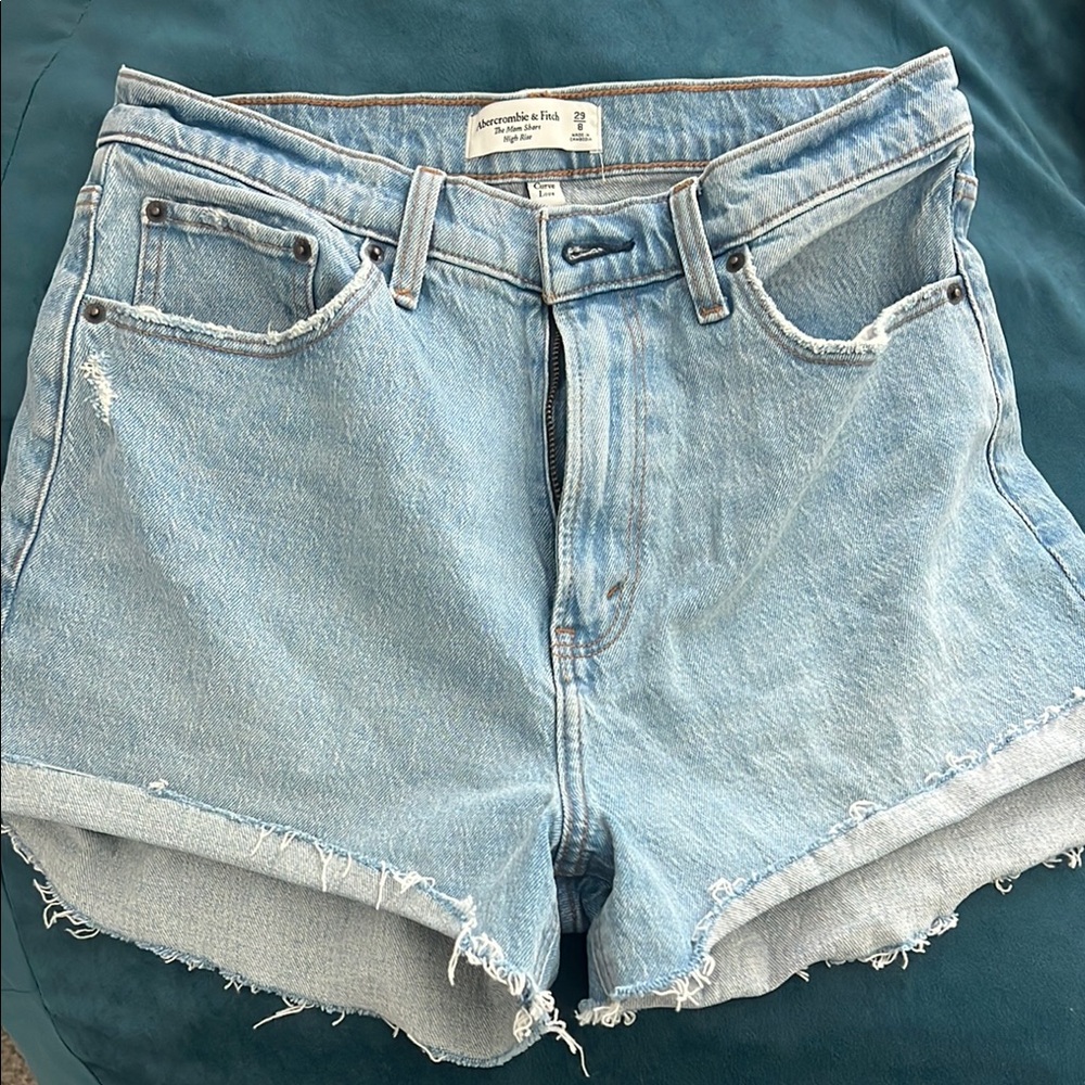Abercrombie & Fitch Blue Jean mom Shorts High-Waisted Frayed Cuffed hem.